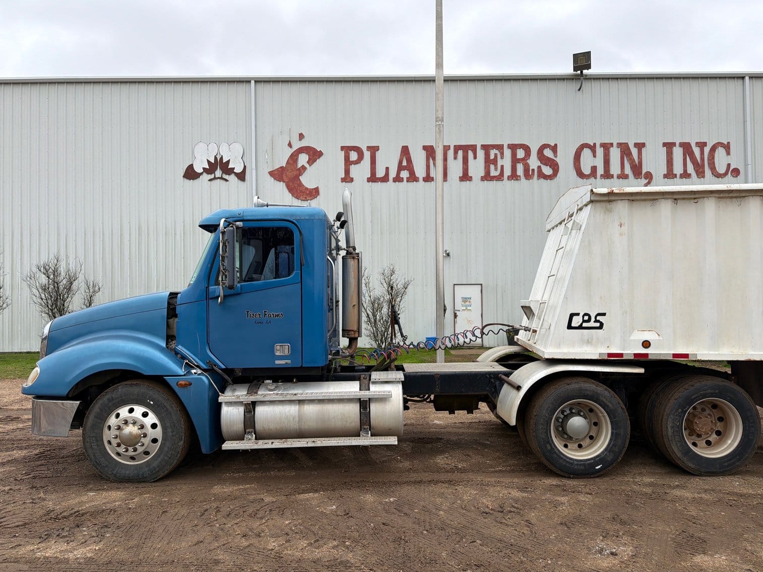 Freightliner Columbia 120 Equipment Image0