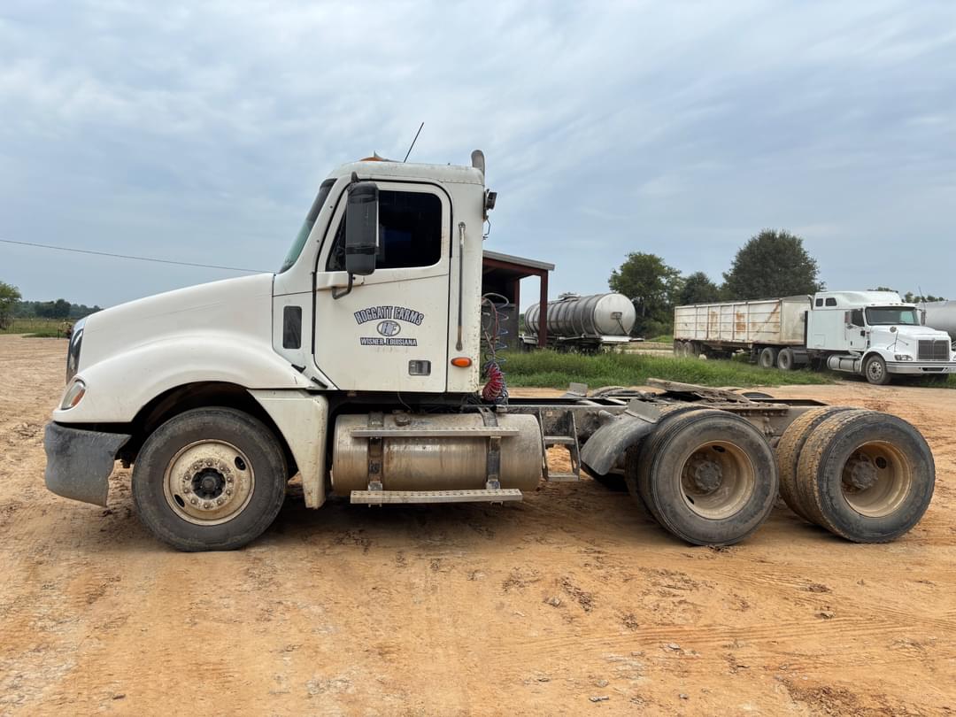 Image of Freightliner Columbia 120 Primary image
