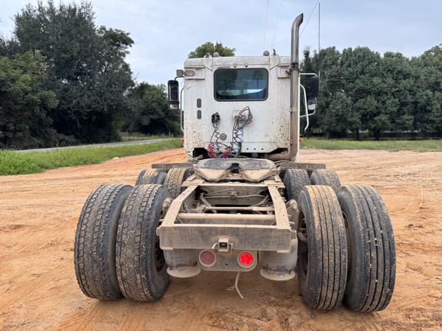 Image of Freightliner Columbia 120 equipment image 3
