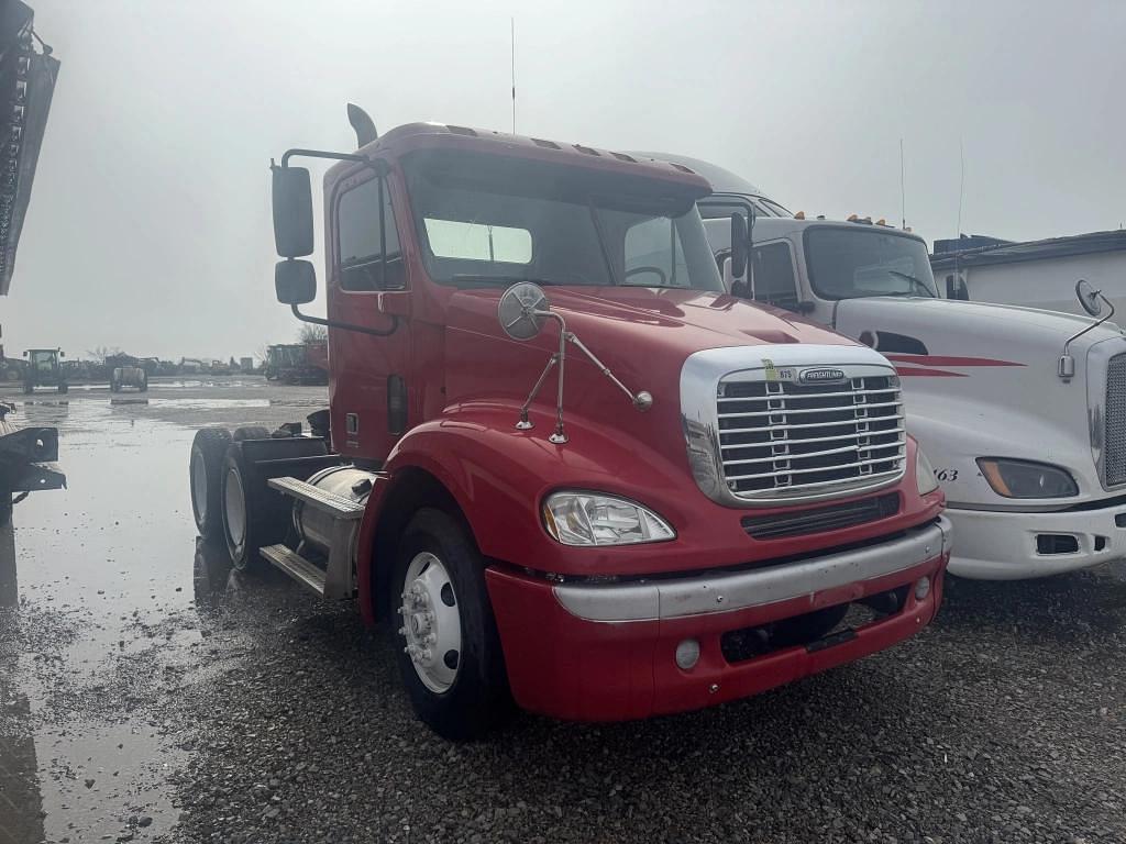 Image of Freightliner Columbia Primary image