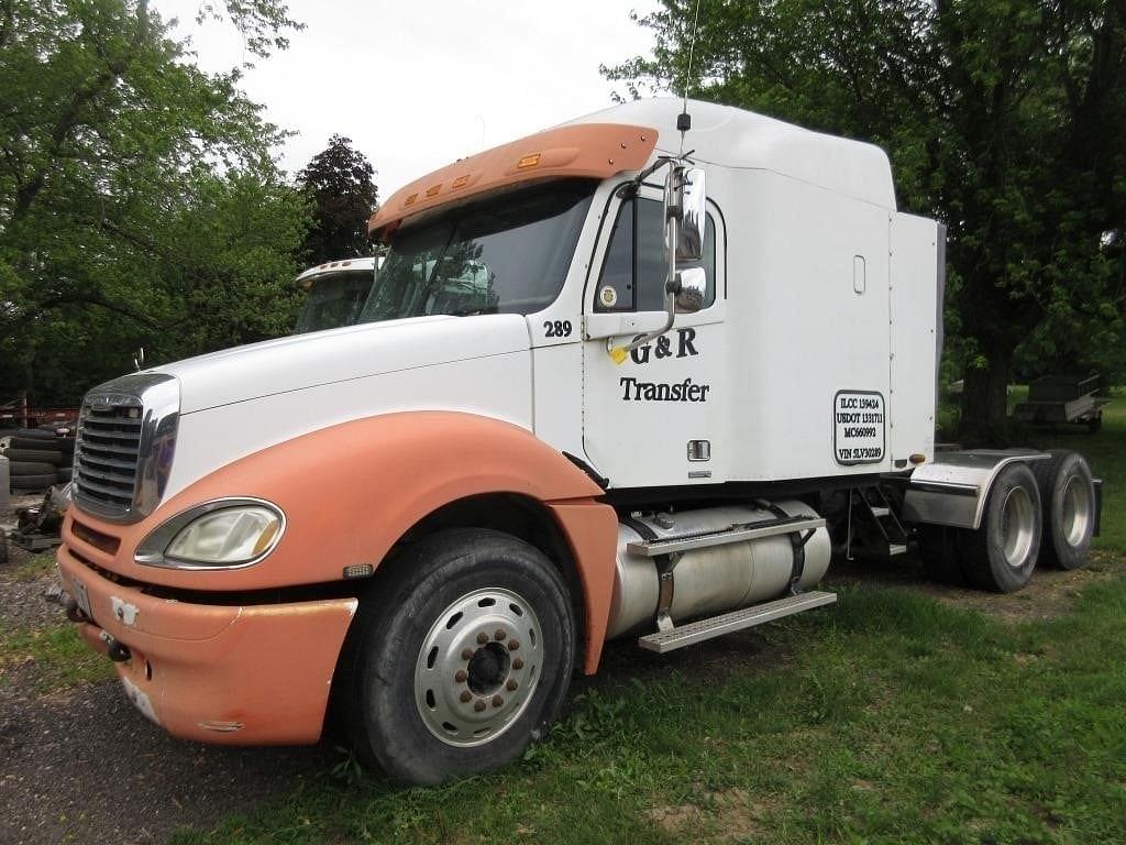 Image of Freightliner Columbia Primary image