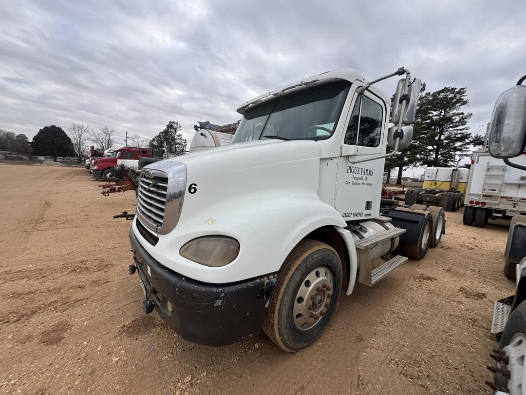Image of Freightliner Columbia Primary image