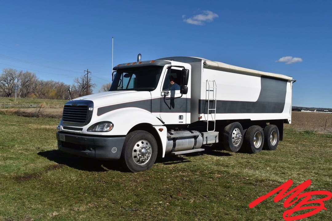Image of Freightliner Columbia Primary image