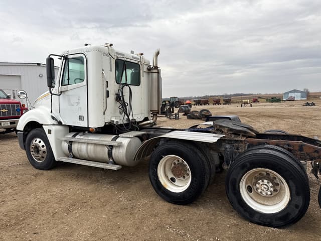 Image of Freightliner Columbia equipment image 1