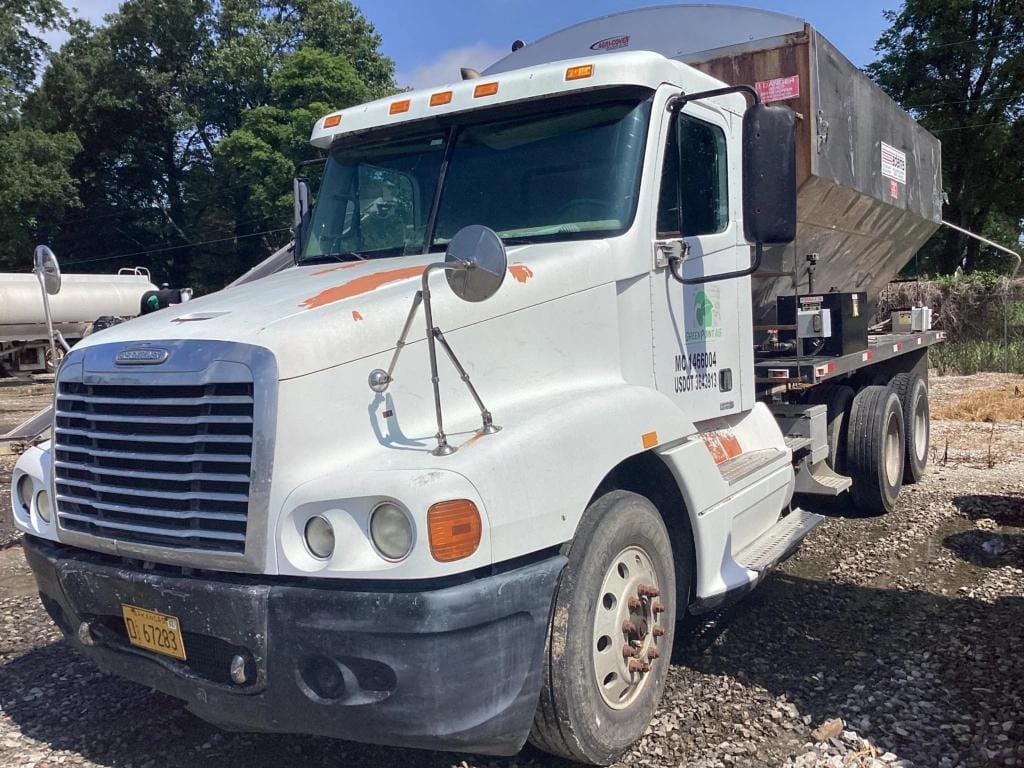 2006 Freightliner CST120 Equipment Image0