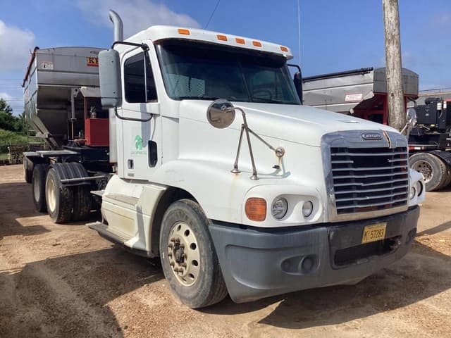 Image of Freightliner CST120 equipment image 2