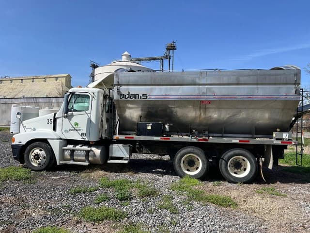 Image of Freightliner CST120 equipment image 1