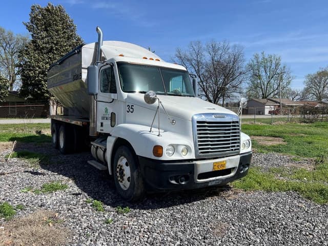 Image of Freightliner CST120 equipment image 2