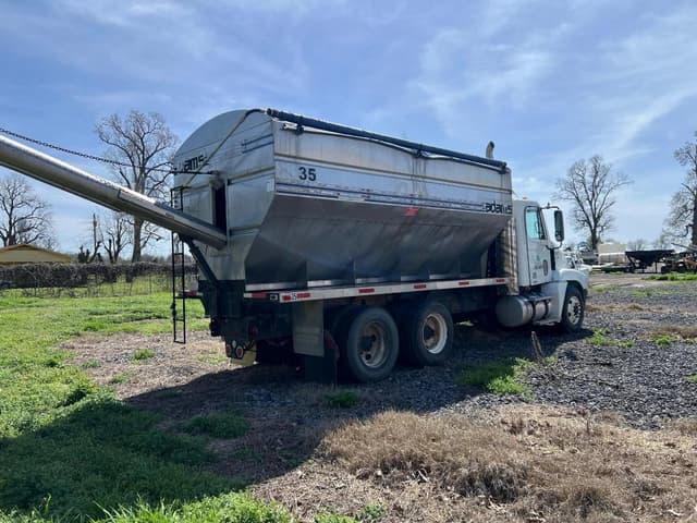 Image of Freightliner CST120 equipment image 4