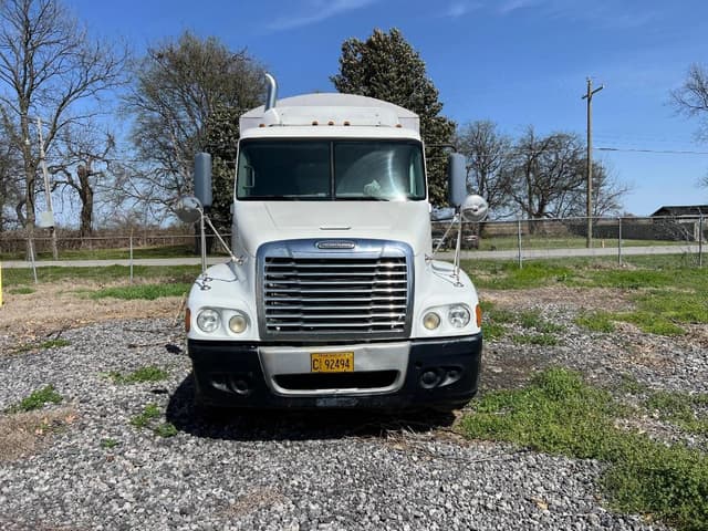 Image of Freightliner CST120 equipment image 1