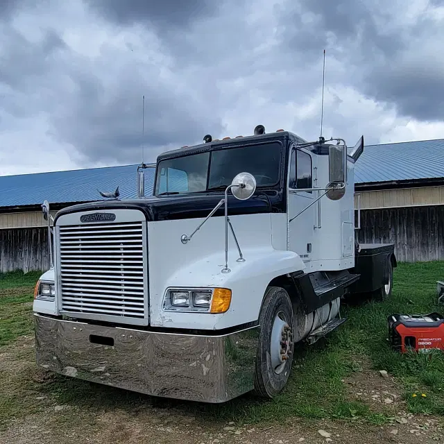 Image of Freightliner Detroit 60 equipment image 3