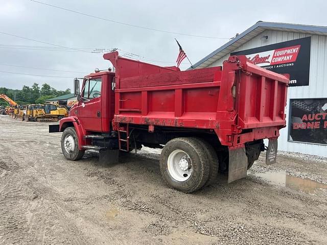 Image of Freightliner FL60 equipment image 2