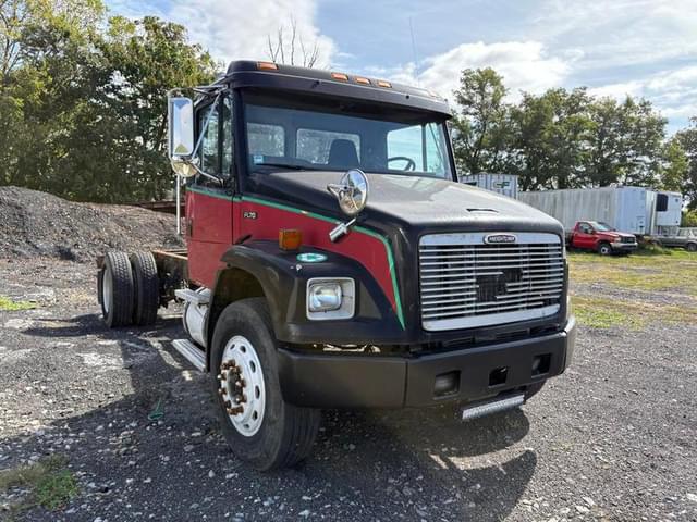 Image of Freightliner FL70 equipment image 4