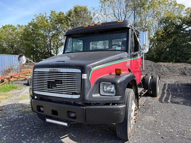 Image of Freightliner FL70 equipment image 2