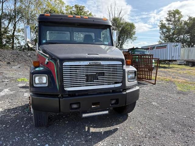 Image of Freightliner FL70 equipment image 3