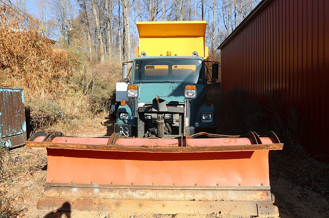 Image of Freightliner FL70 equipment image 1