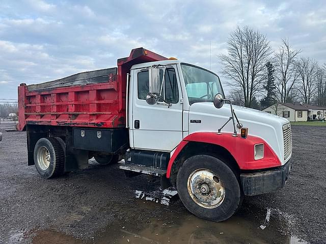 Image of Freightliner FL70 equipment image 2