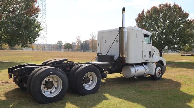 Image of Freightliner FLD112 equipment image 4