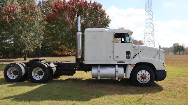 Image of Freightliner FLD112 equipment image 3