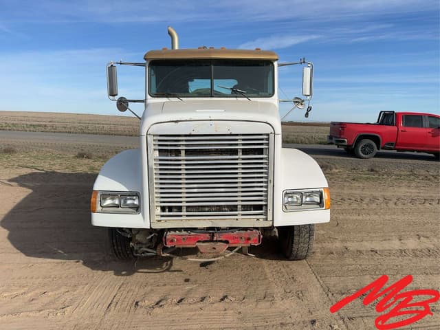 Image of Freightliner FLD120 equipment image 3