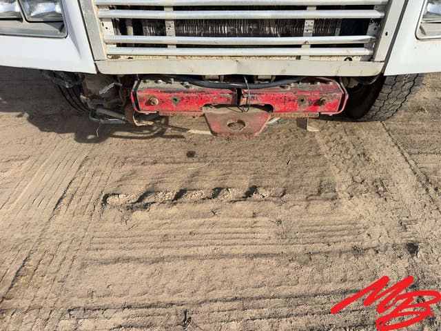 Image of Freightliner FLD120 equipment image 4