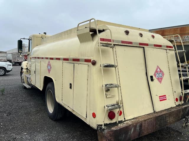 Image of Freightliner Columbia equipment image 3