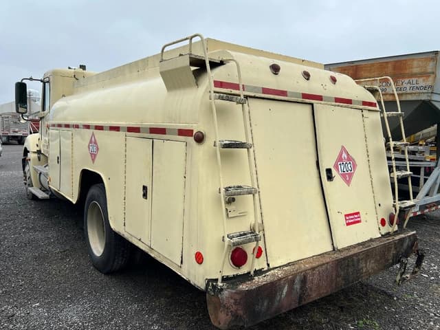 Image of Freightliner Columbia equipment image 4