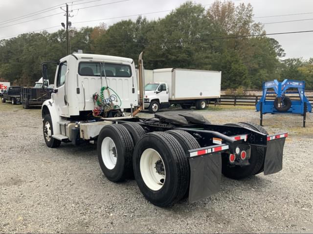 Image of Freightliner M2 106 equipment image 2