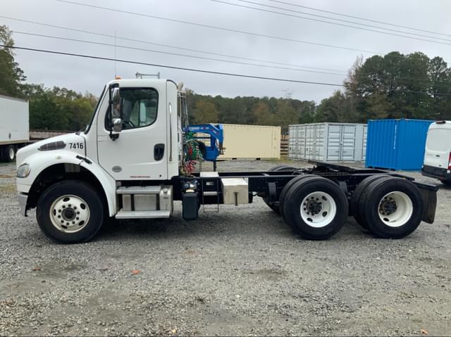 Image of Freightliner M2 106 equipment image 1