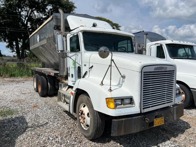 Image of Freightliner M11 equipment image 2