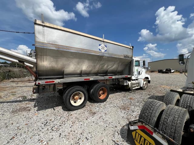 Image of Freightliner M11 equipment image 3