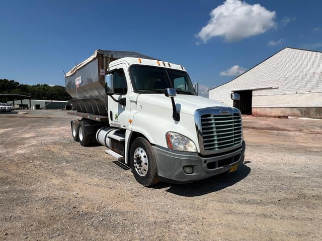 Image of Freightliner Cascadia equipment image 2