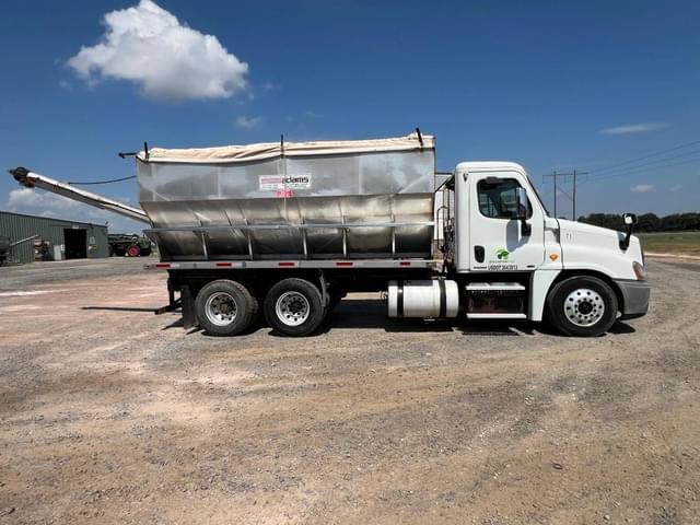 Image of Freightliner Cascadia equipment image 3