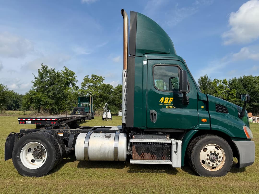 Image of Freightliner Cascadia 113 Primary image