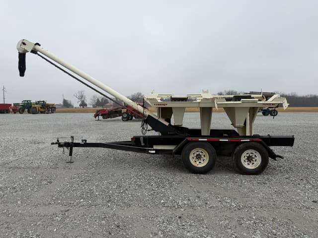 Image of Friesen Seed Titan SE equipment image 2