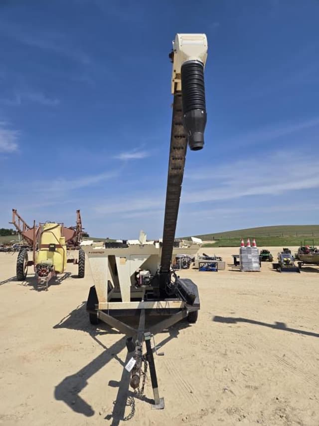 Image of Friesen Seed Titan SE equipment image 1