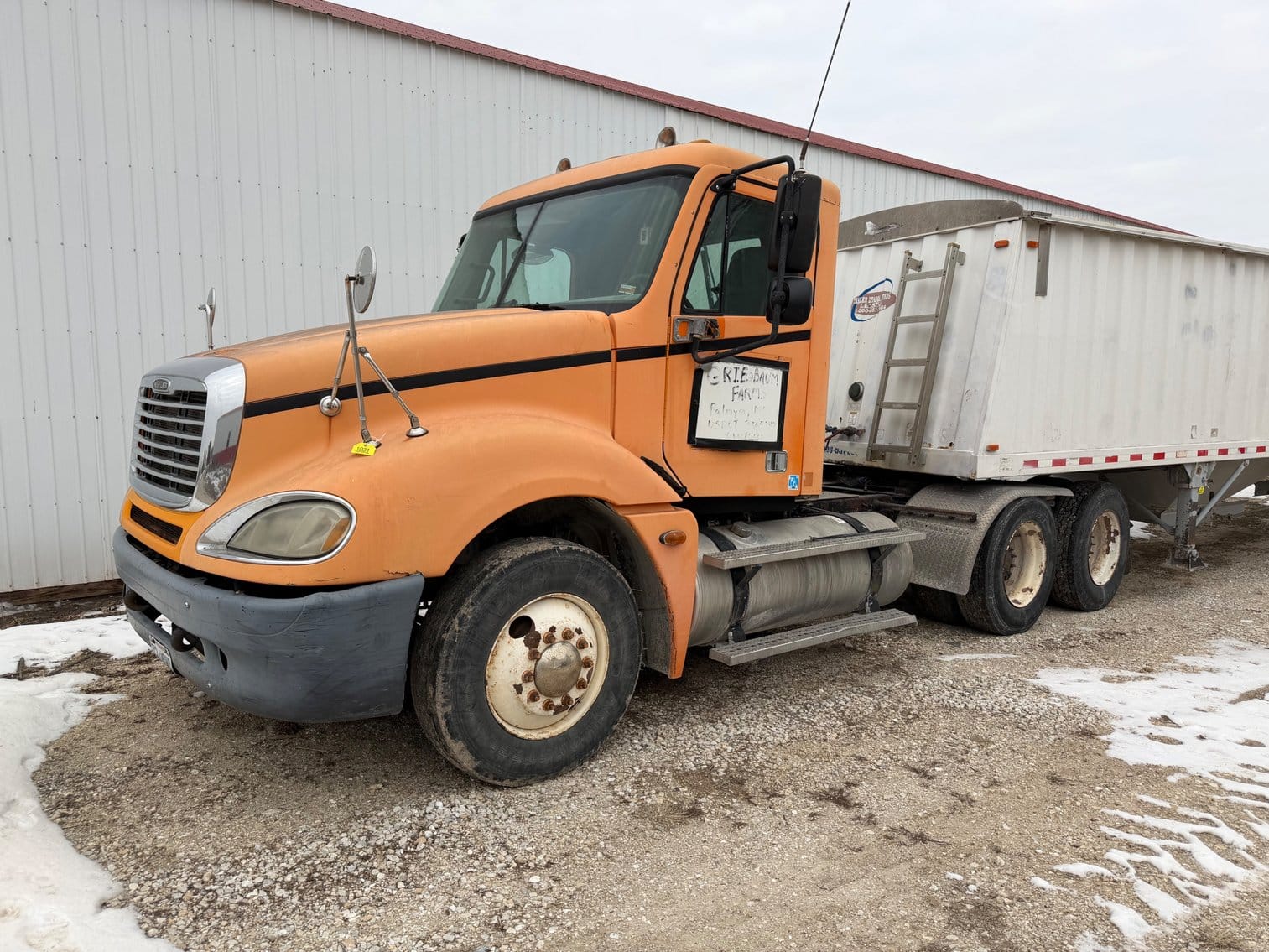 2006 Freightliner Columbia 120 Equipment Image0