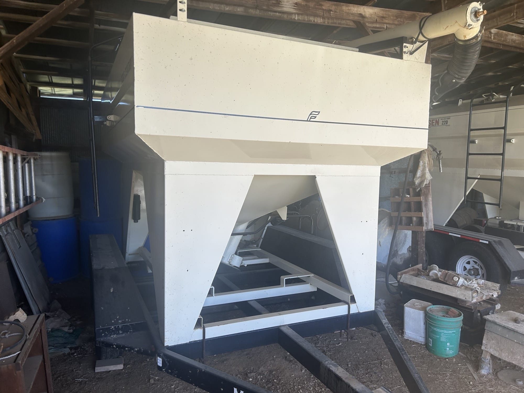 Friesen 220 Equipment Image0