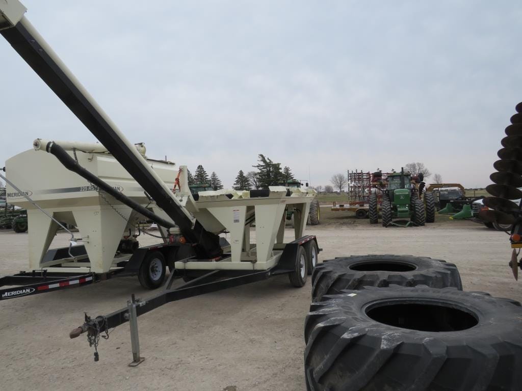 Friesen Seed Titan SE Equipment Image0