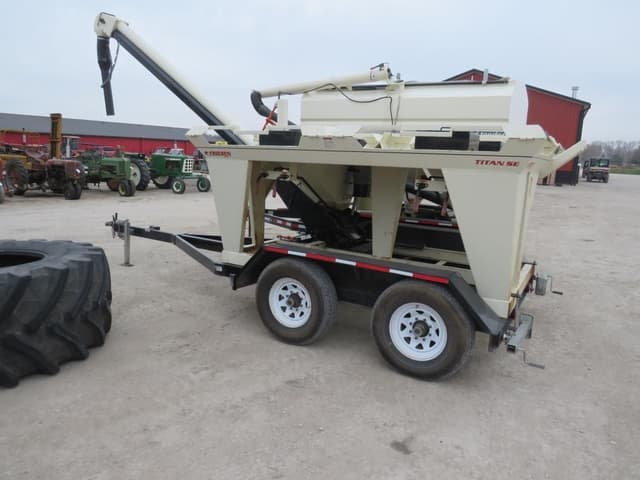 Image of Friesen Seed Titan SE equipment image 1
