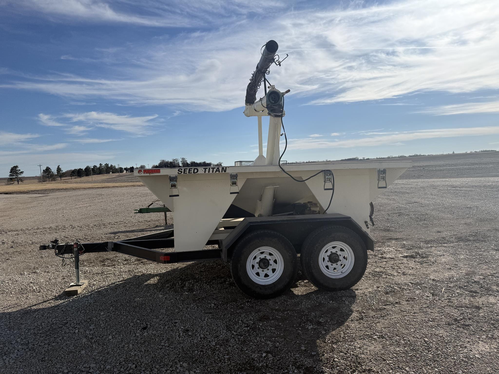 Friesen Seed Titan 4SE Equipment Image0