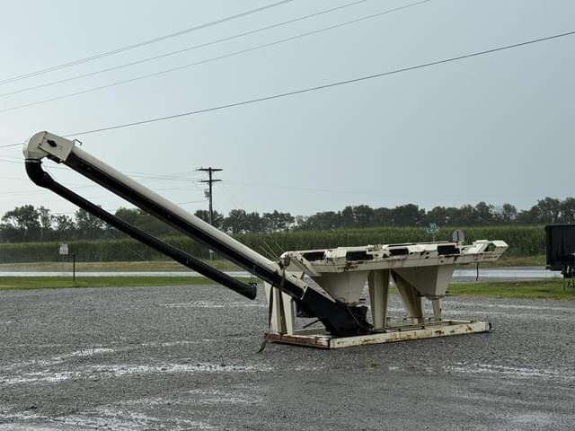 Image of Friesen Seed Titan 4SE equipment image 3