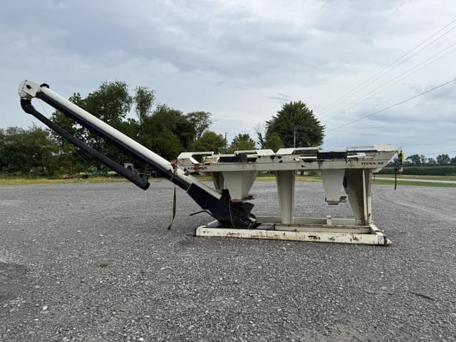 Image of Friesen Seed Titan 4SE equipment image 4