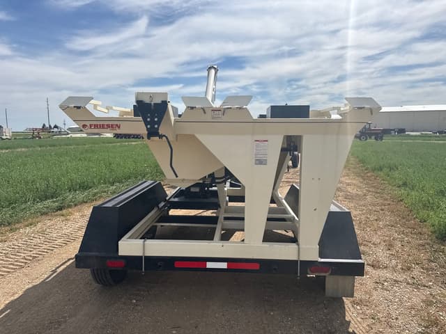 Image of Friesen Seed Titan 4SE equipment image 4