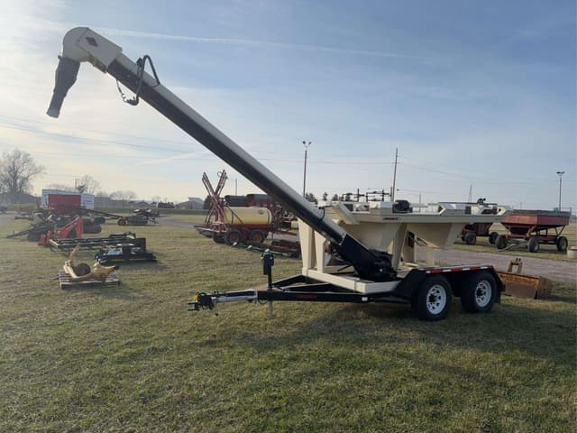 Image of Friesen Seed Titan 4SE equipment image 2