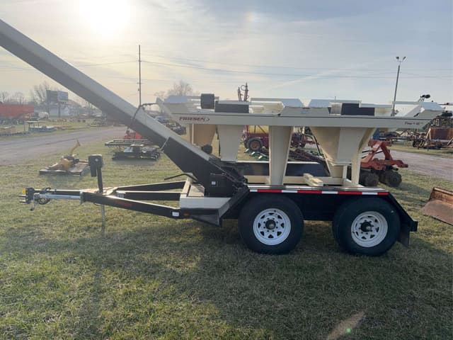 Image of Friesen Seed Titan 4SE equipment image 3