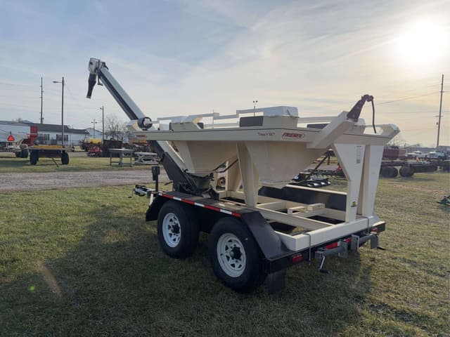 Image of Friesen Seed Titan 4SE equipment image 4