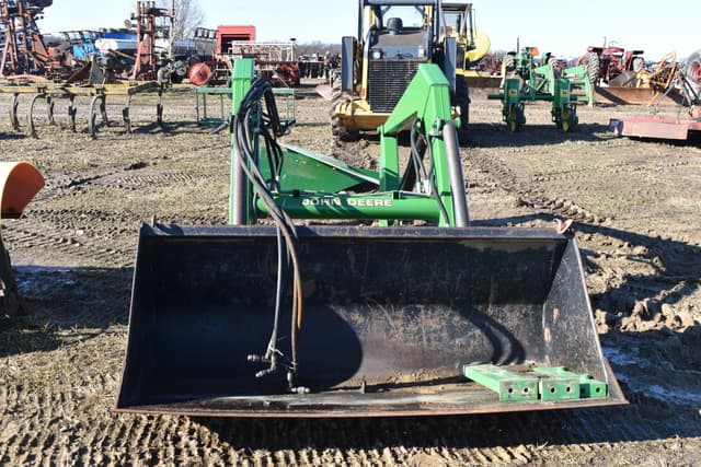 Image of John Deere 725 equipment image 1