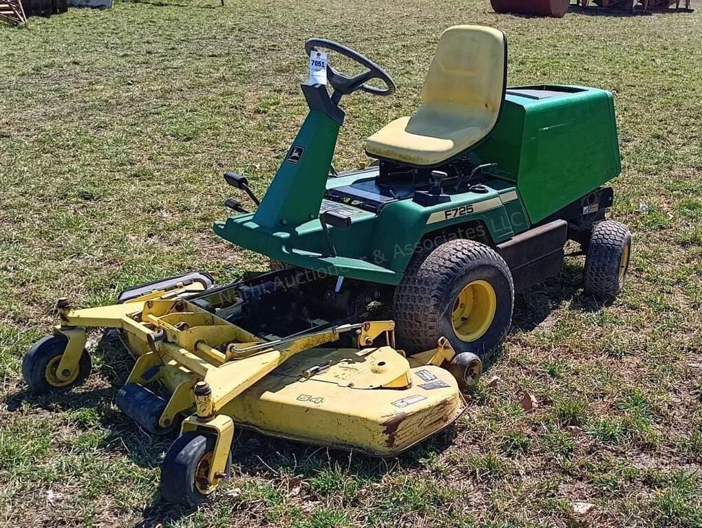 Main image John Deere F725