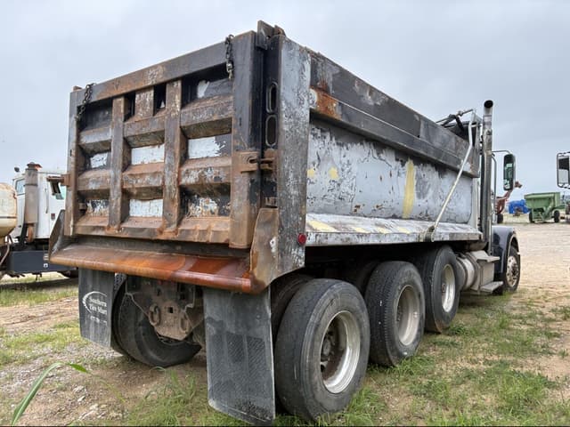 Image of Freightliner Coronado equipment image 4